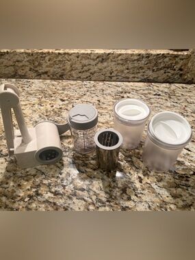 Pampered Chef Cheese Grater Tool Set